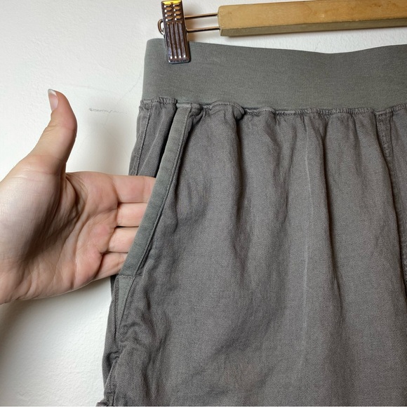 FAHERTY Arlie Linen/Tencel Blend Cuffed Day Shorts in Surplus Green Sz Medium - Picture 3 of 11